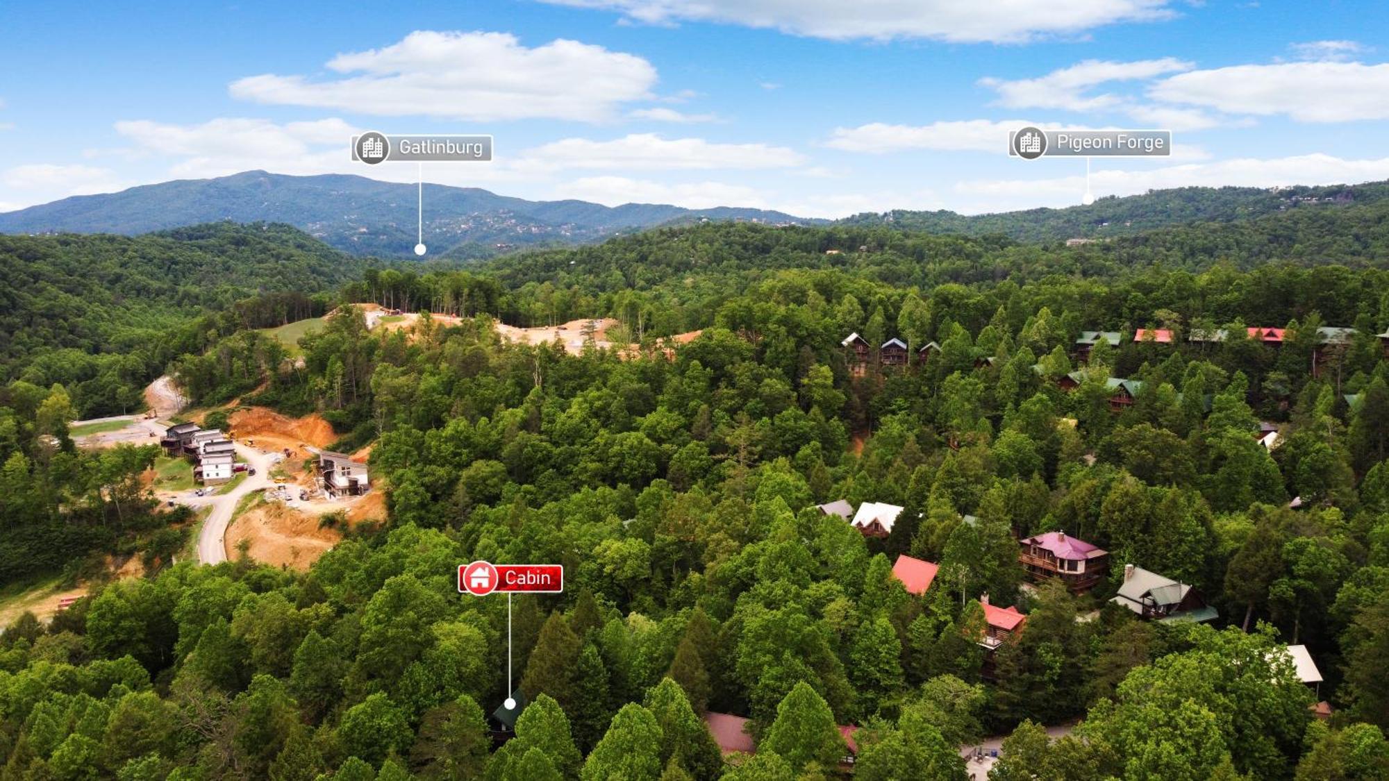 Cozy Cabin! Hot Tub, King Bed, Fireplace, & Pool Gatlinburg Exterior foto