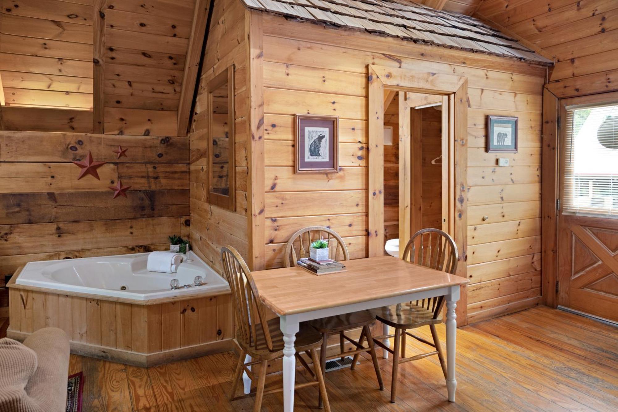 Cozy Cabin! Hot Tub, King Bed, Fireplace, & Pool Gatlinburg Exterior foto