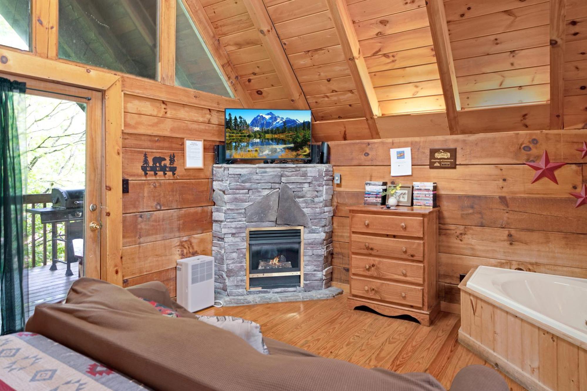 Cozy Cabin! Hot Tub, King Bed, Fireplace, & Pool Gatlinburg Exterior foto