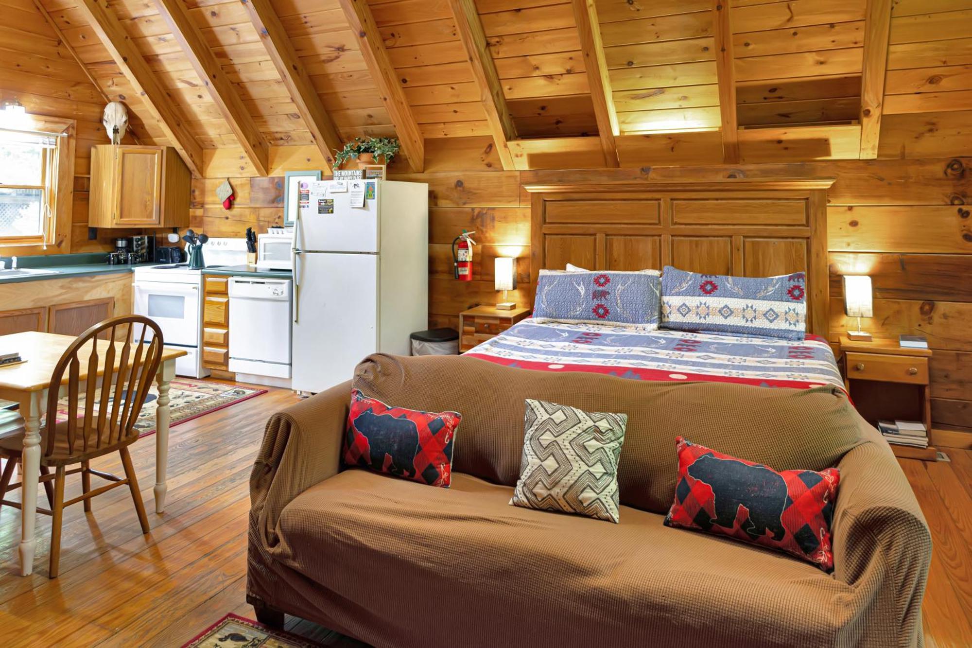 Cozy Cabin! Hot Tub, King Bed, Fireplace, & Pool Gatlinburg Exterior foto